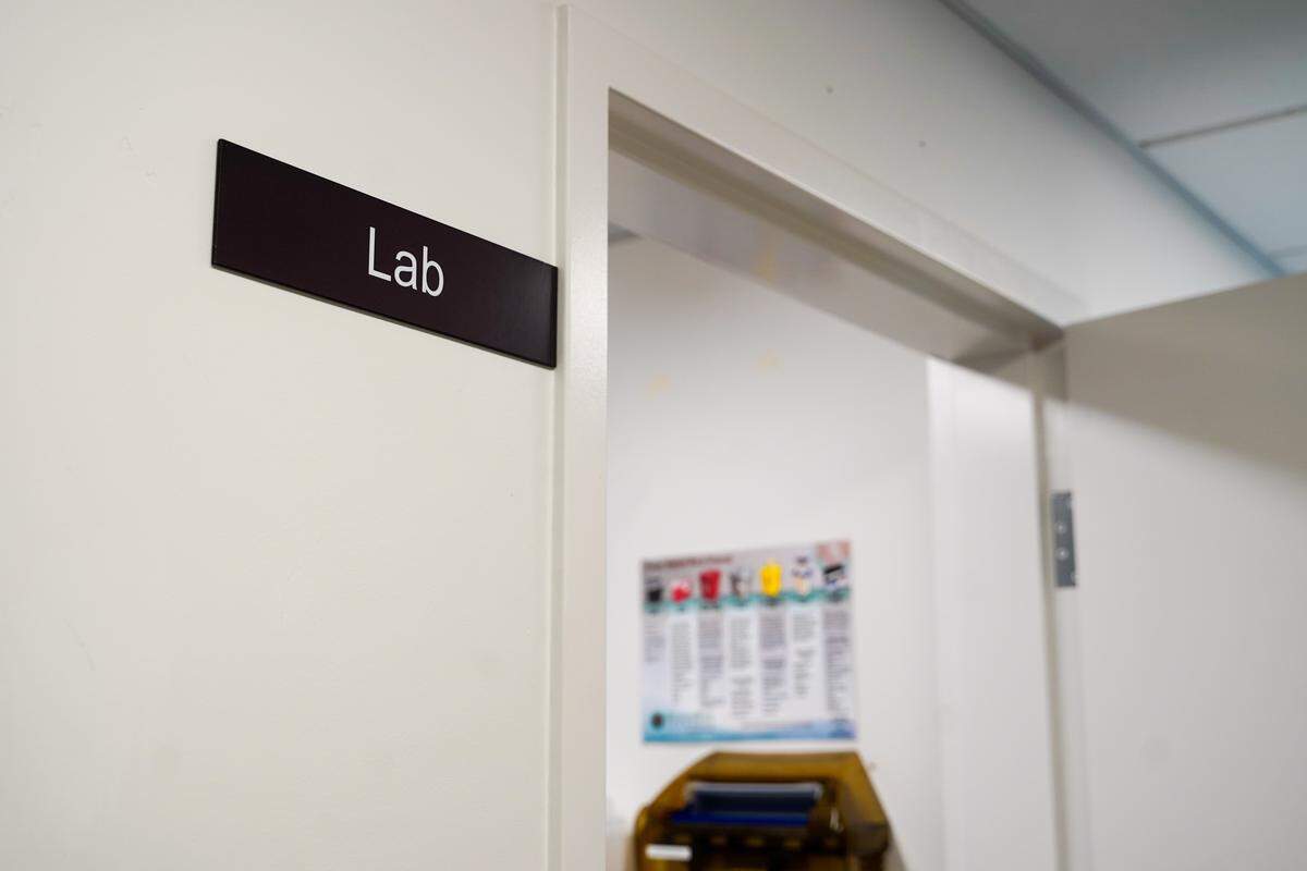 An lab at Community Health Centers' 40 Prado Homeless Services Center sits empty on Thursday, Aug. 7, 2025. CHC provides urgent and primary care to homeless clients of 40 Prado Homeless Services Center.