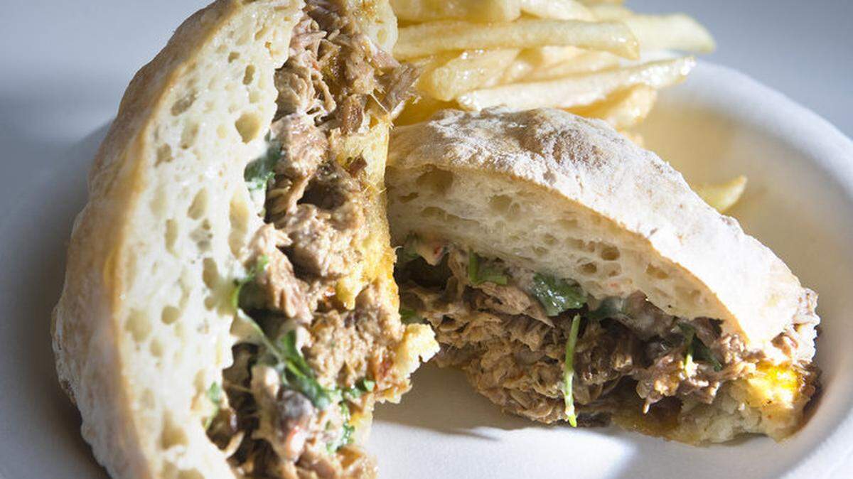 Haute Skillet's classically trained chef serves up quick gourmet eats — like the ‘Pigalicious’ pulled pork sandwich with Monterey Jack cheese and cilantro — from the comfort of her food truck. Read more »