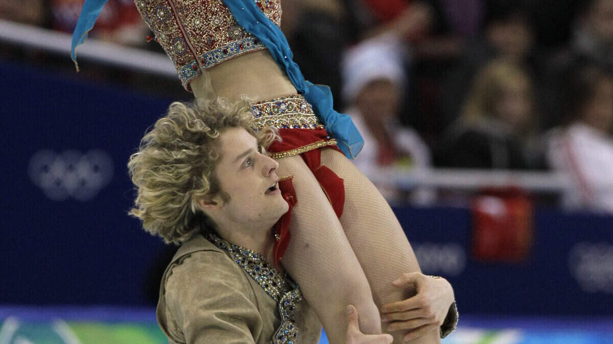 USA's Meryl Davis and Charlie White perform their original dance. (AP Photo / Amy Sancetta)