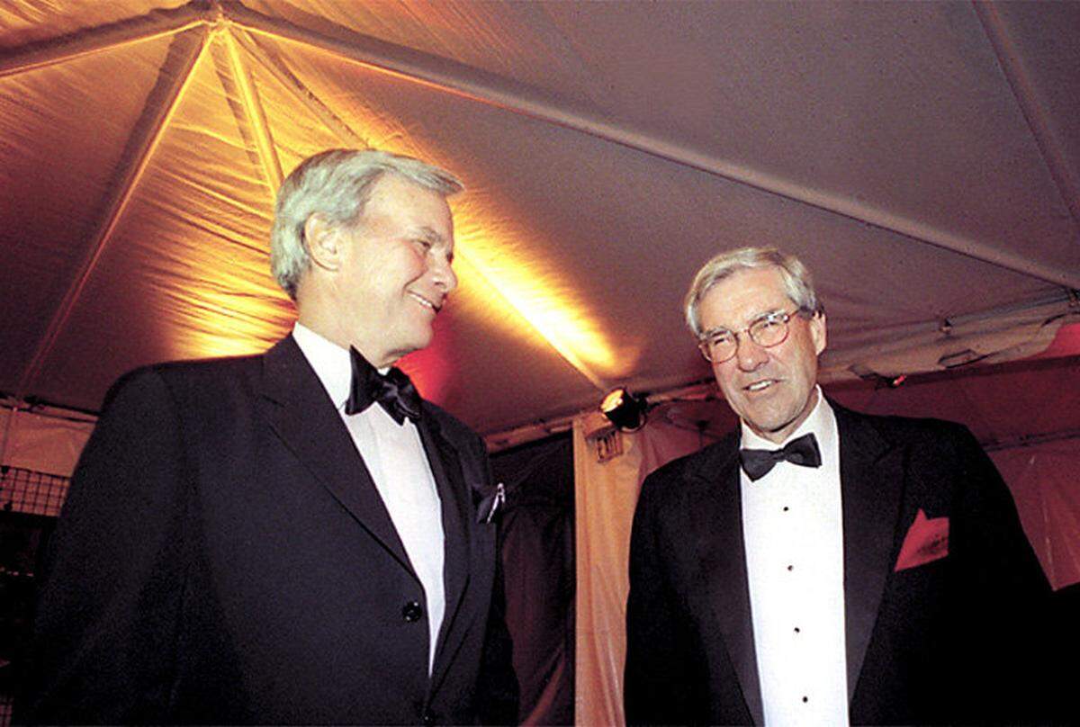 Anchorman Tom Brokaw shares a laugh with Cal Poly President Warren Baker upon arrival to a fundraiser in April 2001.
