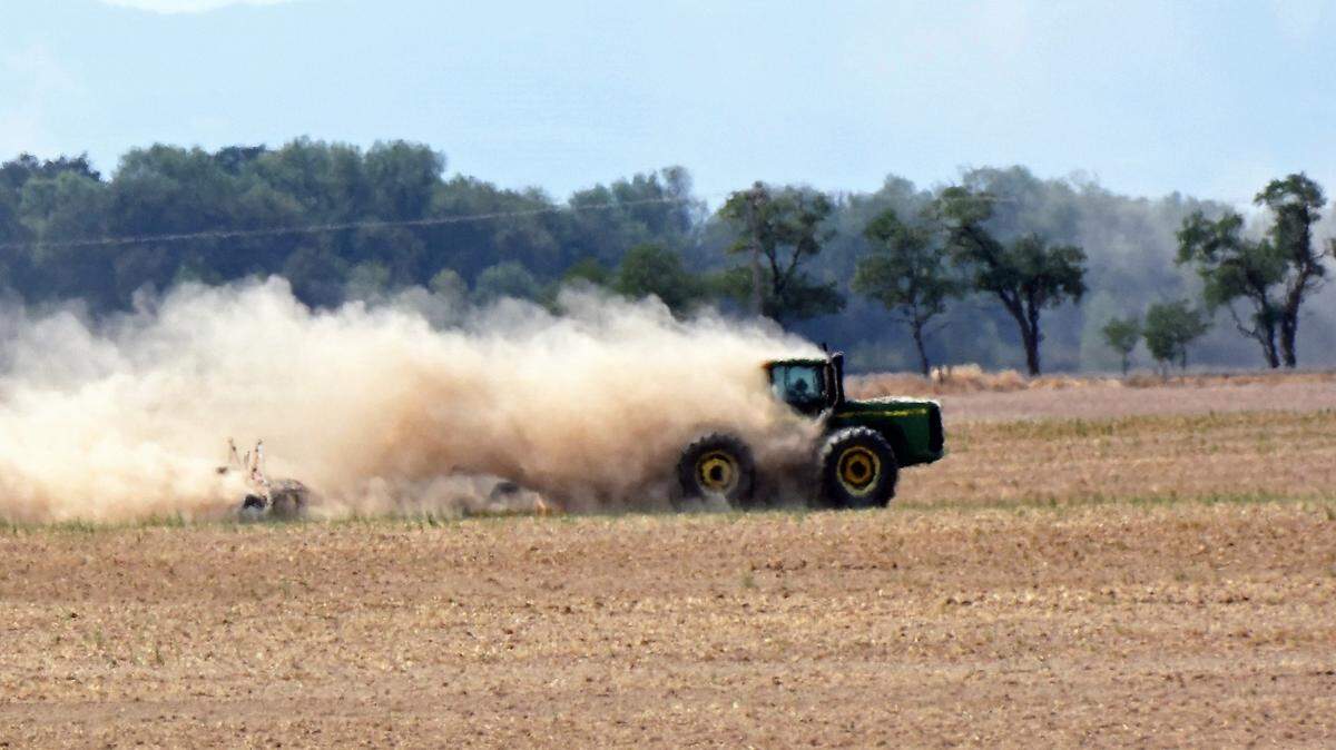 Paso Robles Municipal Airport recorded 104 degrees Fahrenheit on Saturday, June 11, 2022 — surpassing the old daily record of 103 set in 2019. Triple-digit temperatures are expected to return later this week.