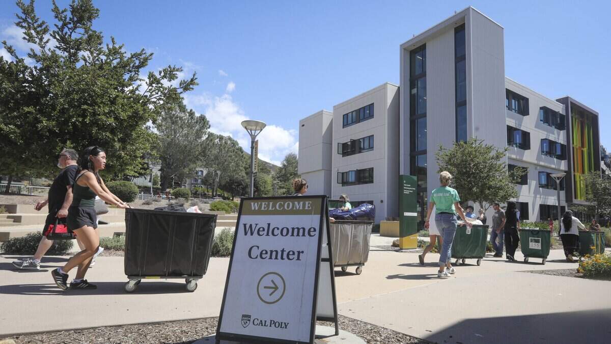 Parents and students move belongings to the yak?it?ut?u Dorms. Cal Poly students are starting to move in for Fall quarter on Sept. 11, 2025.