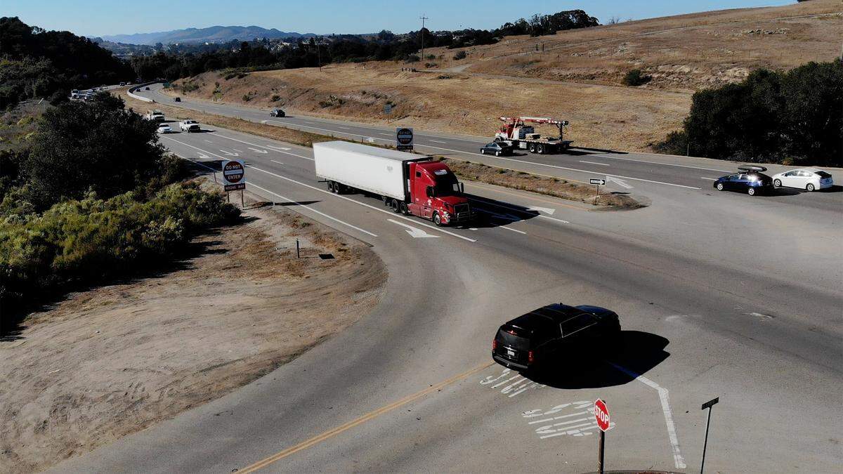 El Campo Road, lower left, intersects with high speed traffic on Highway 101 south of Arroyo Grande, California. The crossing is where 18-year-old Cal Poly student Jordan Grant died in a crash earlier this month.