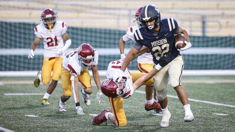 Mission Prep beats Oxnard 22-19. See the photos