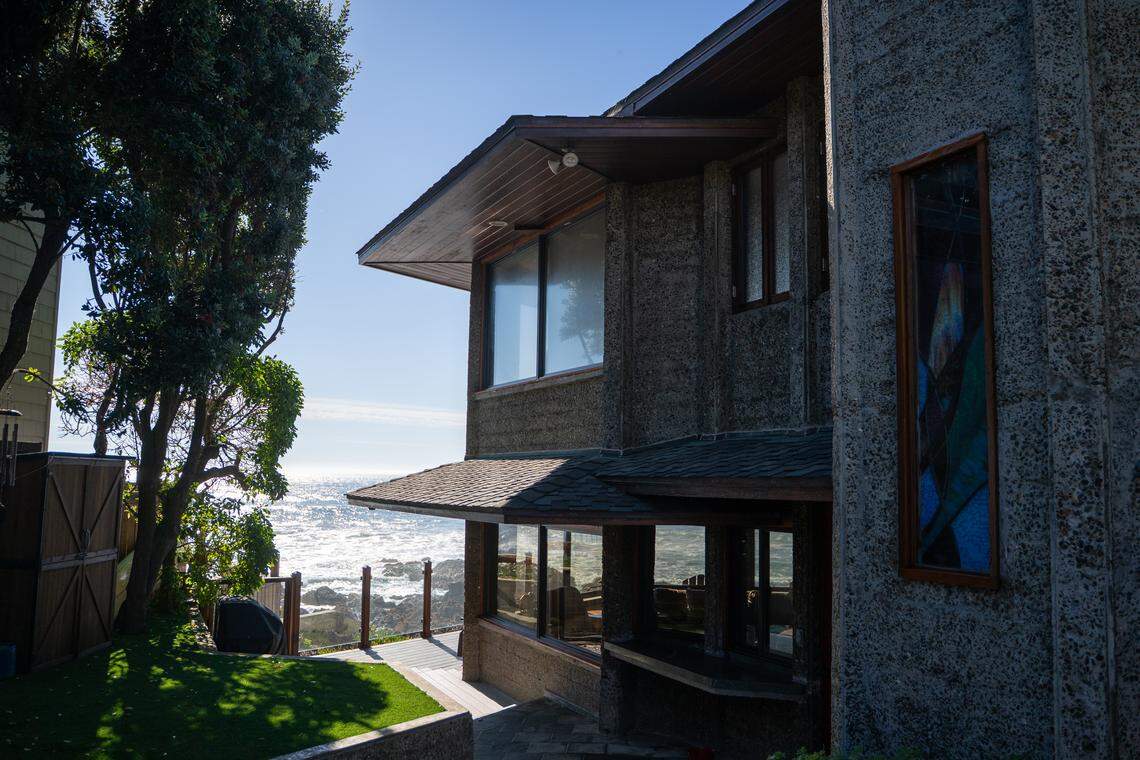 2431 Sherwood Drive will go to market in early February for $3.875 million, pictured here on Friday, Jan. 16, 2026. The home was designed by Warren Leopold, a student of Frank Lloyd Wright and his Organic tradition of architecture.
