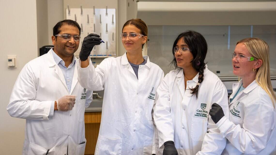 Cal Poly students learn to cook up synthetic cells in new lab course