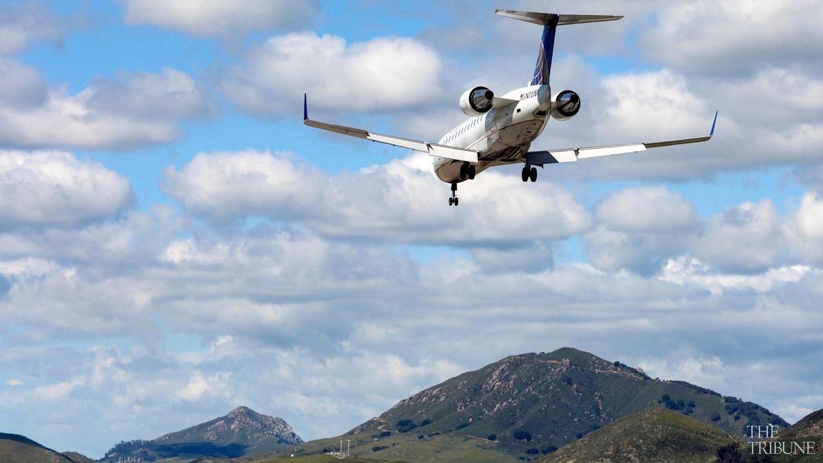 A United Express plane approaches the San Luis Obispo County Regional Airport.