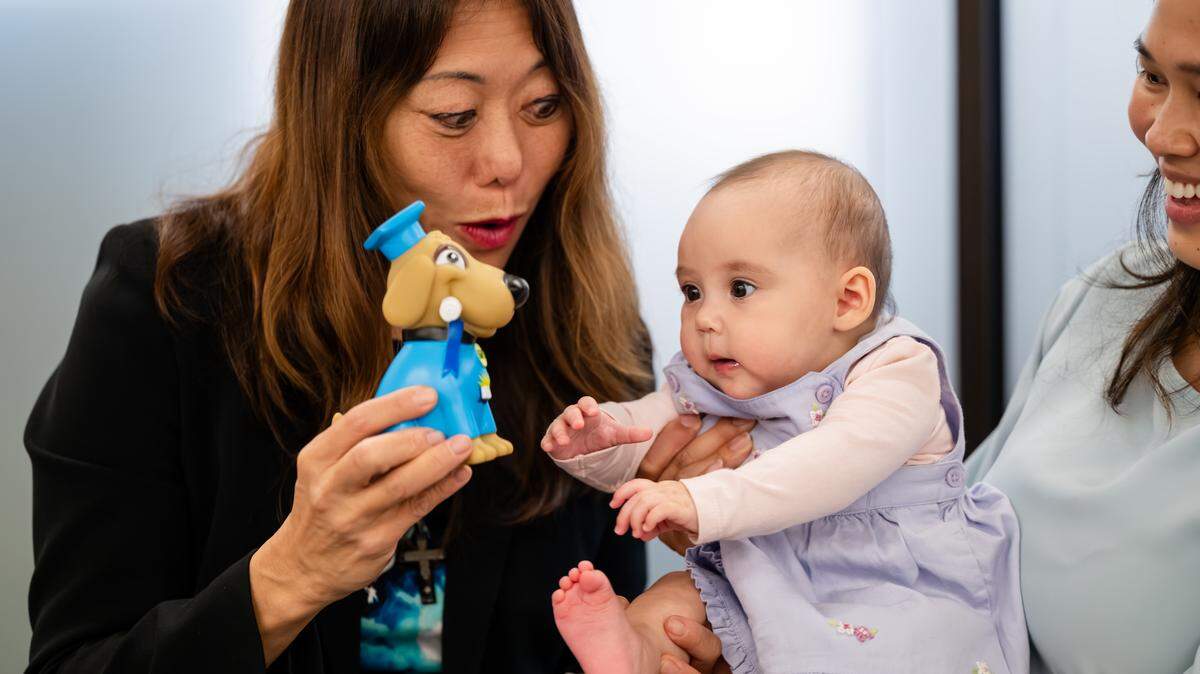 California State Treasurer Fiona Ma celebrates with newborn baby Anabelle as her mother claims her baby’s CalKIDS Scholarship.