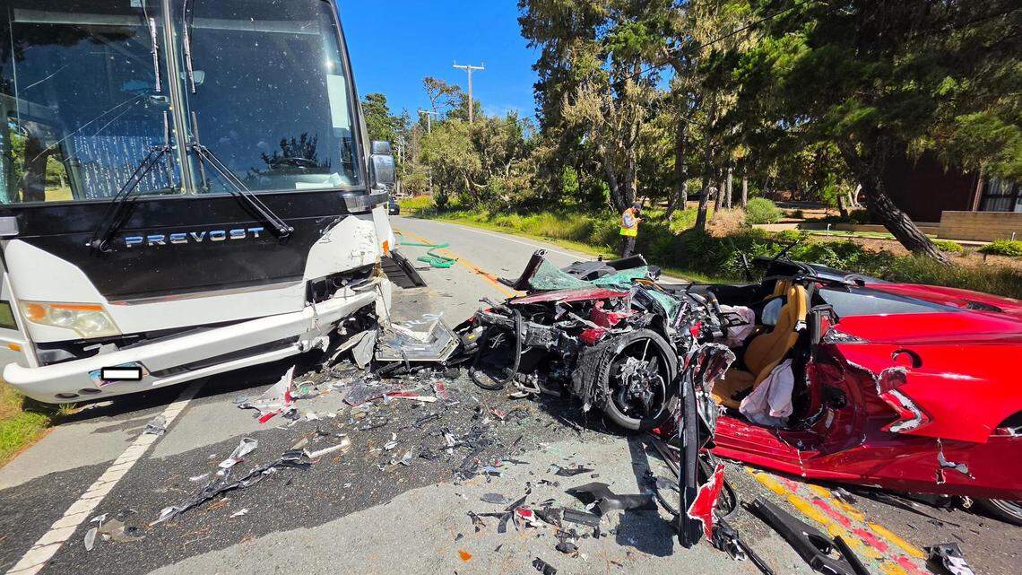 Corvette slams into tour bus on California’s legendary 17-Mile Drive