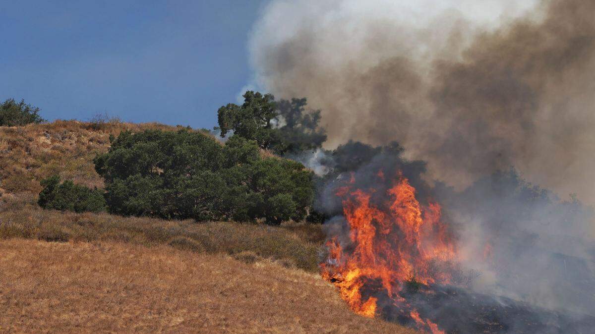 A vegetation fire burns on a hill on the southbound side of Highway 101 and Hawk Hill Lane at the base of the Cuesta Grade in San Luis Obispo on Sept. 3, 2024.
