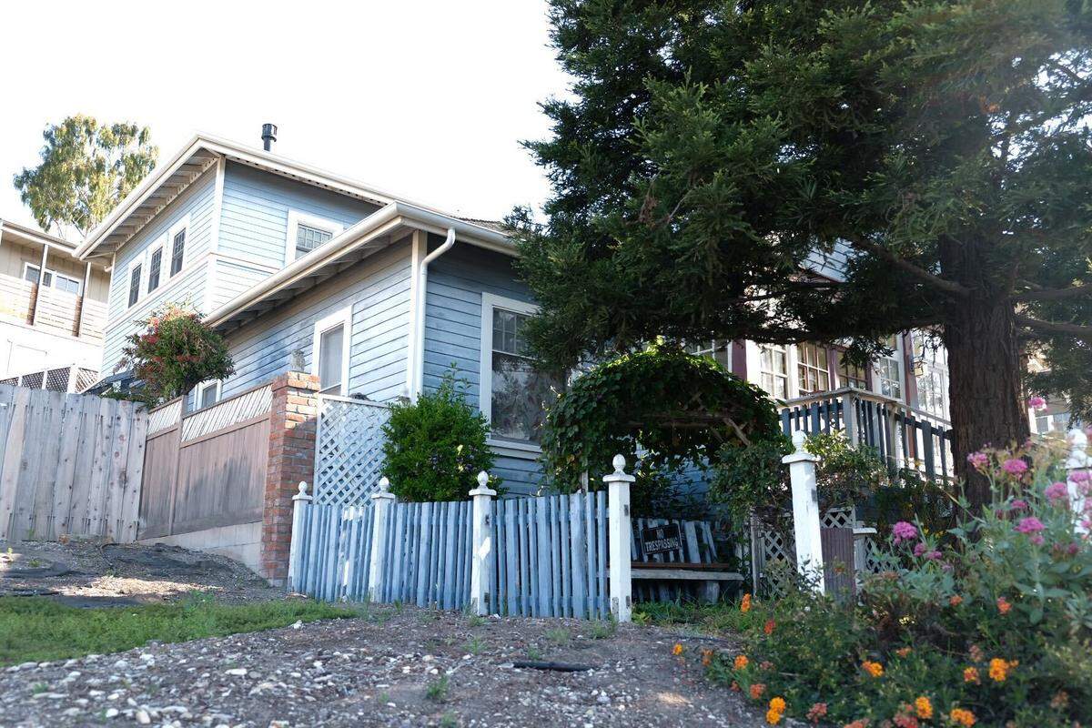 The San Luis Obispo County Sheriff’s Office continued to serve a search warrant in the Kristin Smart case on Thursday, May 7, 2026, at the Arroyo Grande home of Susan Flores, the mother of convicted killer Paul Flores.
