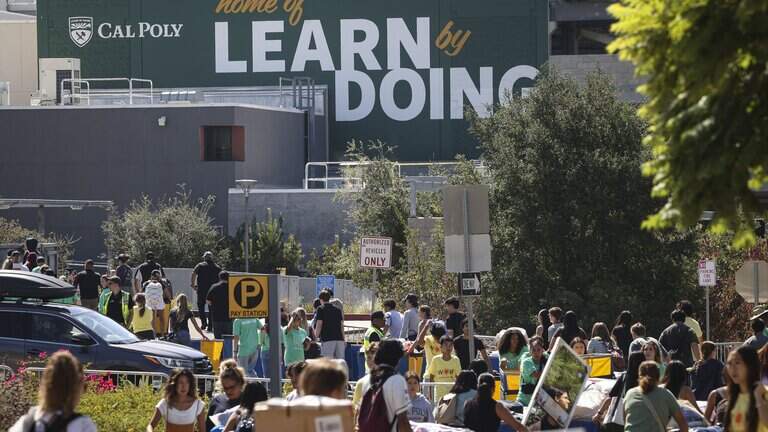 Thousands of new Cal Poly students arrive on campus for emotional move-in day