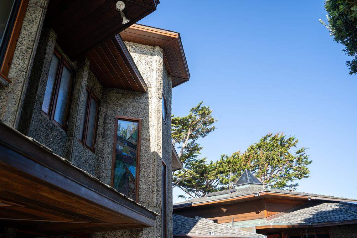 2431 Sherwood Drive will go to market in early February for $3.875 million, pictured here on Friday, Jan. 16, 2026. The home was designed by Warren Leopold, a student of Frank Lloyd Wright and his Organic tradition of architecture.