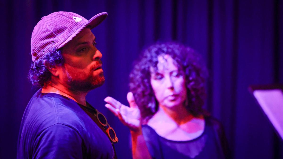 Sonic Milk Recording co-owner Graham Ginsberg talks about the good vibes the Cambria studio creates for artists and audiences on May 10, 2025. Singer-songwriter Ynanna Rose and Ginsberg talk through options to set up for the May 10, 2025, evening show.
