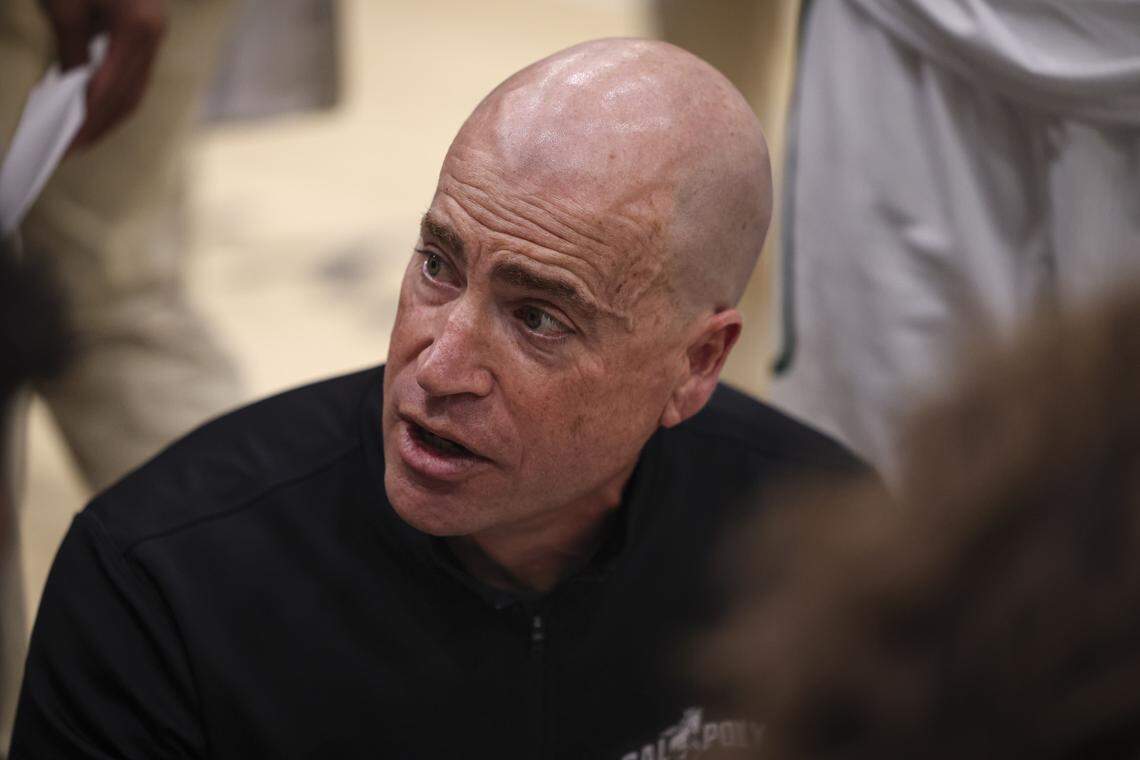 Mustang head coach Mike DeGeorge talks to team during time out. Montana State beat Cal Poly 83-80 in a men’s basketball game on Dec. 16, 2025.