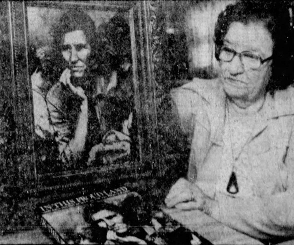 Florence Thompson, then age 75, holding the famous 1936 photograph made by Dorthea Lange of Florence and her children in the pea pickers camp in Nipomo during the Great Depression. Published in the Modesto Bee on Oct. 23, 1978