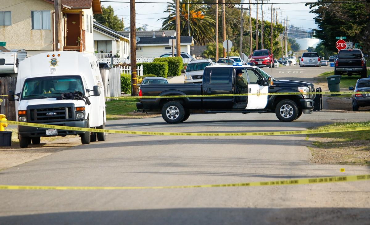 San Luis Obispo County sheriff’s deputies investigate a homicide that happened in Oceano on the 2200 block of Beach Street early Wednesday morning.