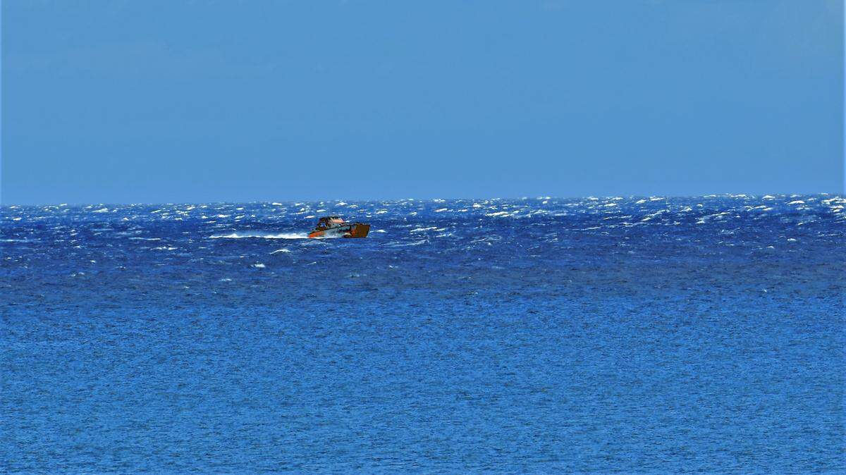 PG&E meteorologist John Lindsey took these photos of the seas generated by the trade winds off the coast of Maui, Hawaii.