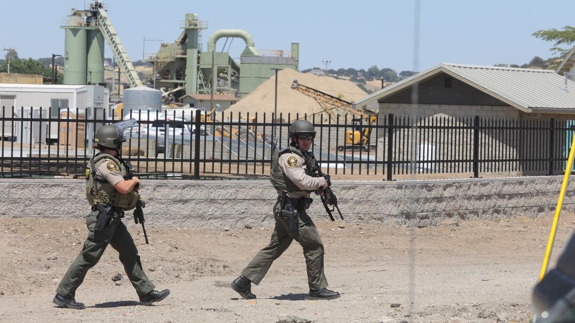 Sheriff’s deputies move into position Thursday after police located the Paso Robles shooting suspect in the industrial area off Ramada Drive at the south end of the city. Officers set up a perimeter in the area, and Templeton residents were asked to shelter in place.