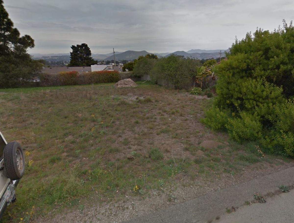 A screen capture of Google Maps streetview shows what the lot looked like before the guesthouse was built at 724 Highland Drive in Los Osos.