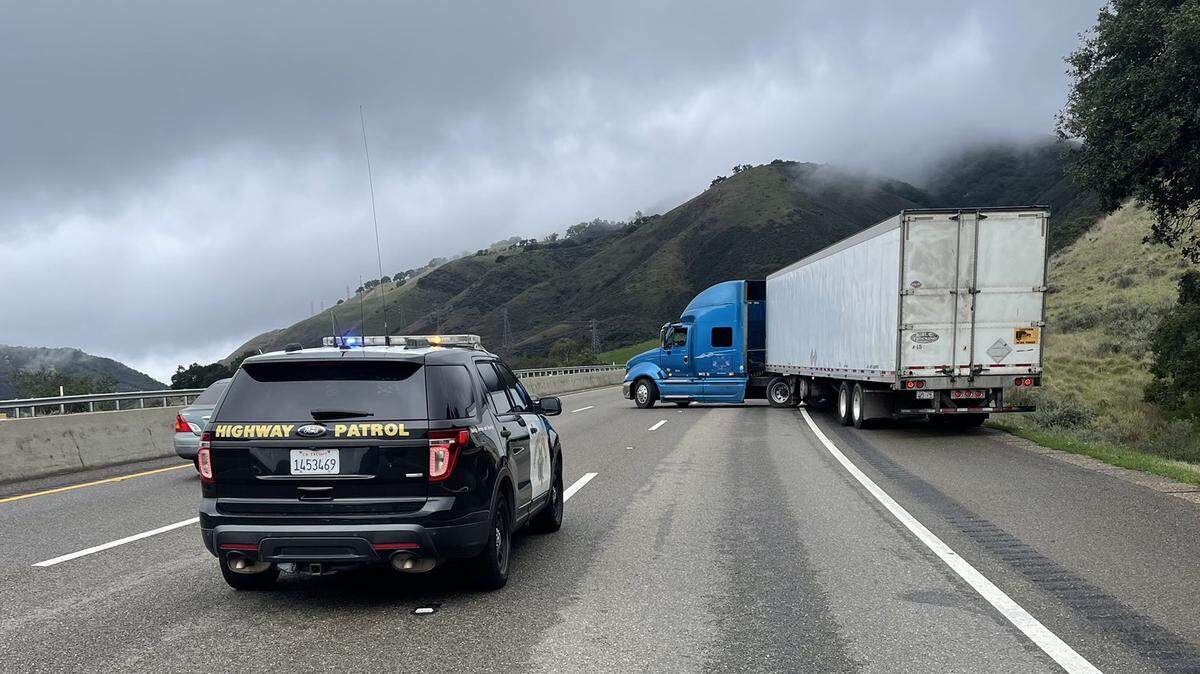 A semi-truck blocked two lanes on Highway 101 northbound on Jan. 22, 2024.
