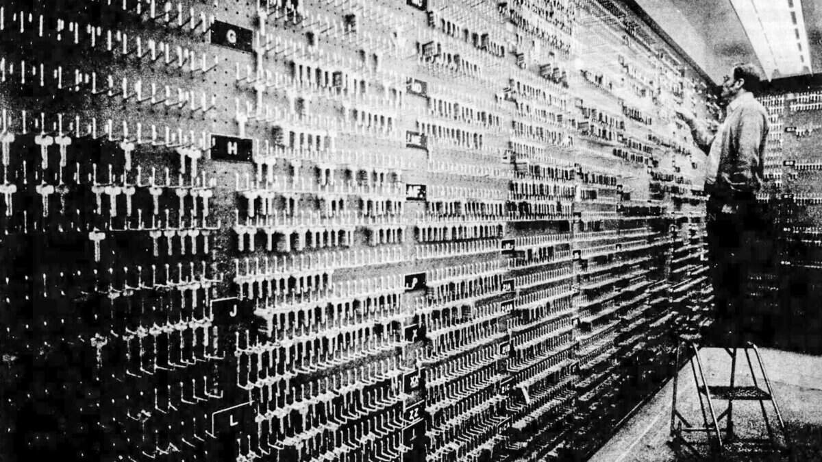 Lock shop supervisor Jay Hughes finds one of thousands of keys for Cal Poly's huge campus. Published in Telegram-Tribune's Focus magazine on Nov. 25, 1978.