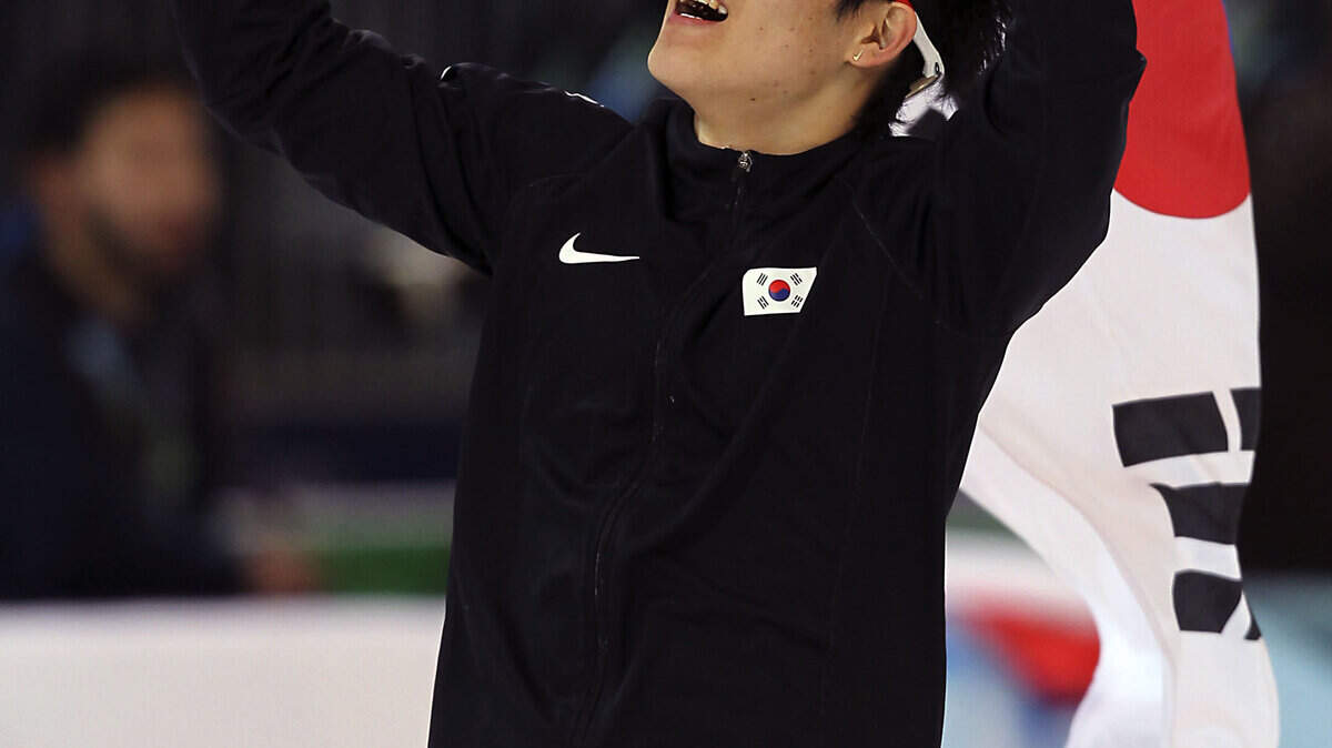 South Korea's Mo Tae-Bum takes a victory lap. (John Mahoney / Canwest News Service / MCT)