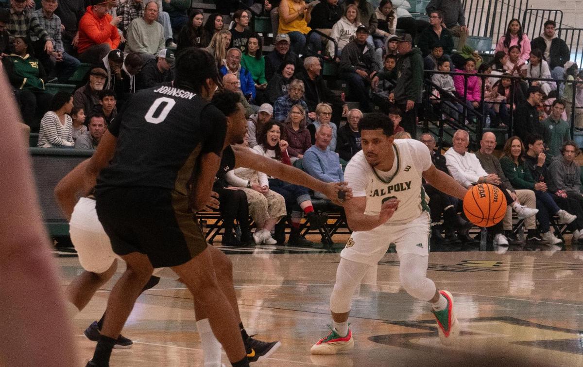 Jarred Hyder drives to the basket in Cal Poly’s 78-69 win over Long Beach State on Jan. 25, 2025.
