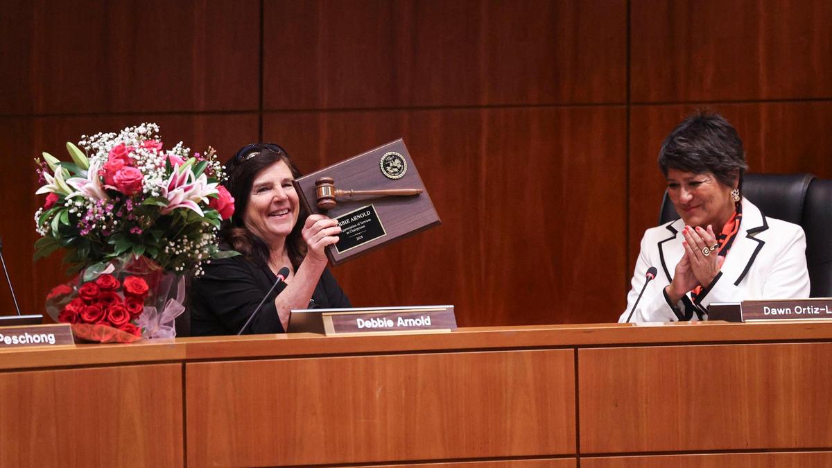 Retiring Supervisor Debbie Arnold was presented with flowers and a gavel at her final meeting on Jan. 7, 2025, as Supervisor Dawn Ortiz-Legg applauds.