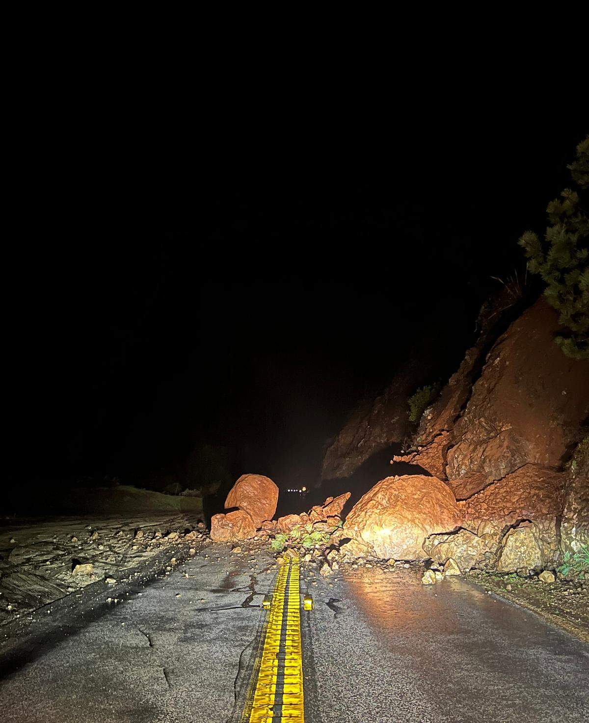 A landslide closed Highway 1 from south of the border between Monterey and San Luis Obispo counties at Ragged Point to South of Big Sur. (Photo courtesy of Ryne Shultz)