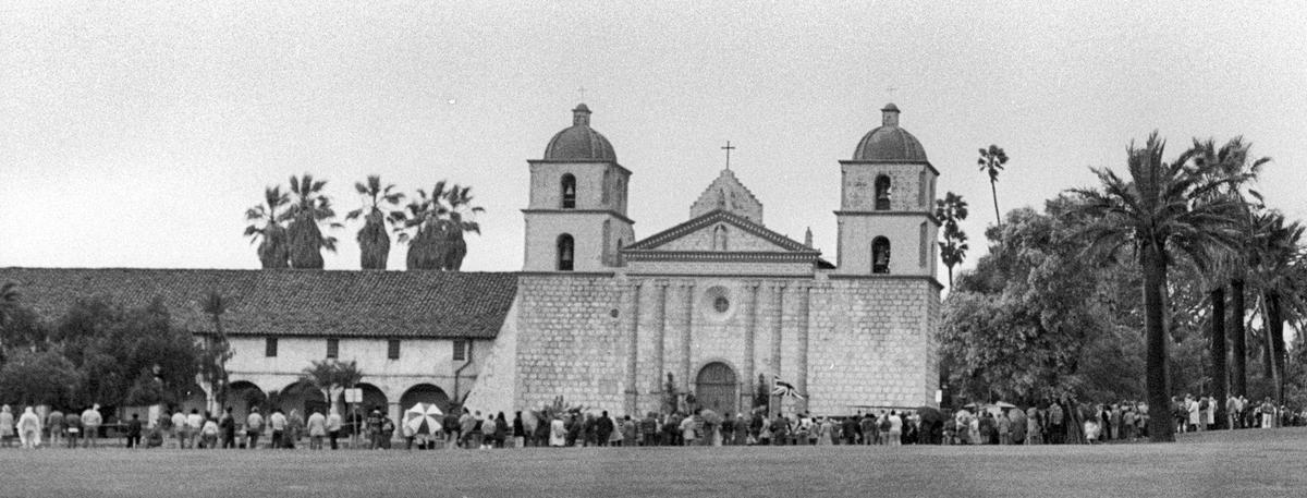 The crowd presses forward for a glimpse of Queen Elizabeth II and Prince Philip at Mission Santa Barbara on March 1, 1983.