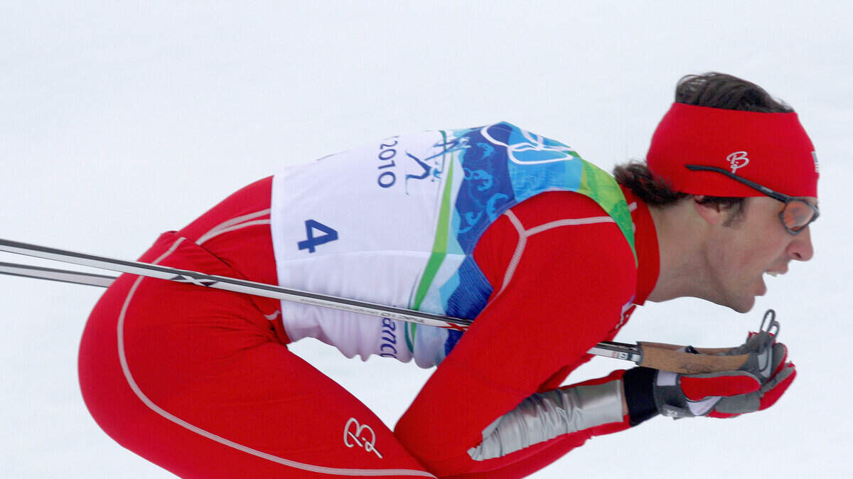 Johnny Spillane cruises down the final hill of the Nordic Combined cross country race. (Tom Peterson / MCT)