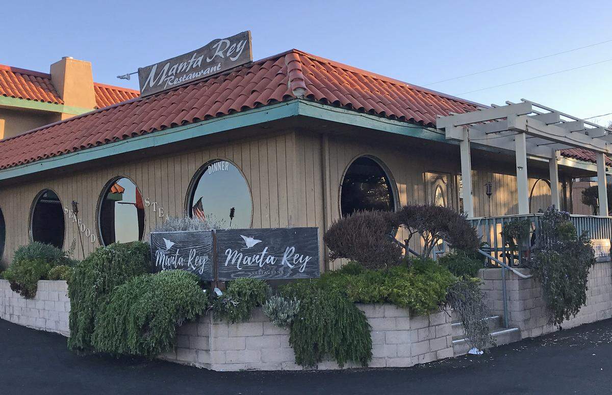 Manta Ray restaurant is a dinner house in San Simeon, California.