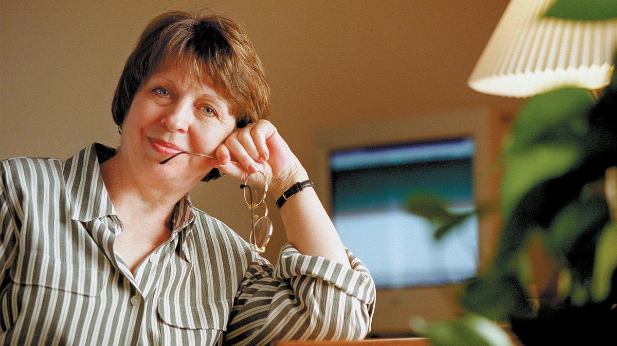 Telecommuting was a new concept over two decades ago, Linda Dolling works from home for Caltrans full-time as seen in this photo from Oct. 7, 1999.