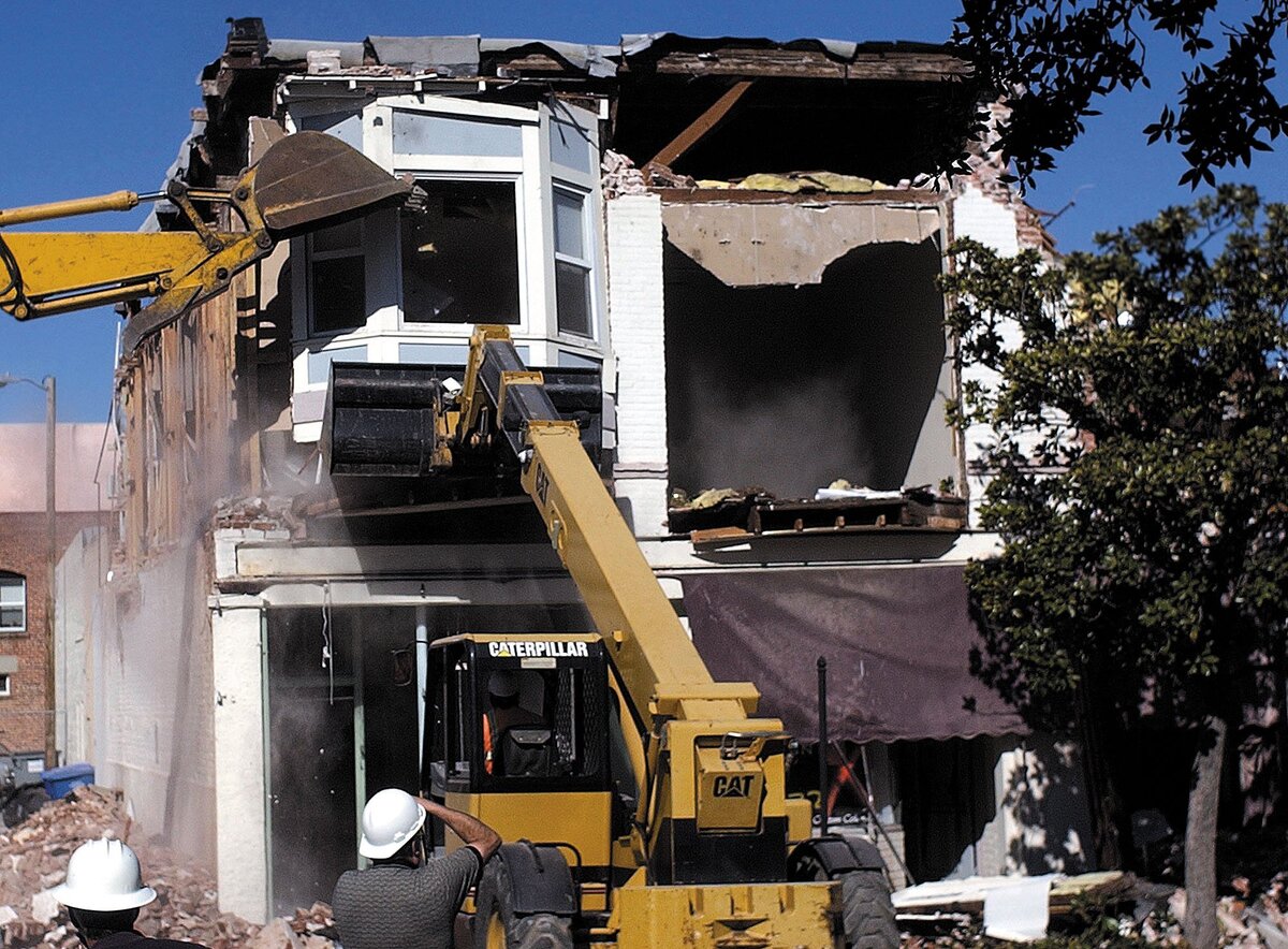 Workers remove the last second story window from the Marlow building on 12th Street in Paso Robles prior to demolishing the second floor. It was one of the masonry buildings severely damaged by the San Simeon Earthquake.