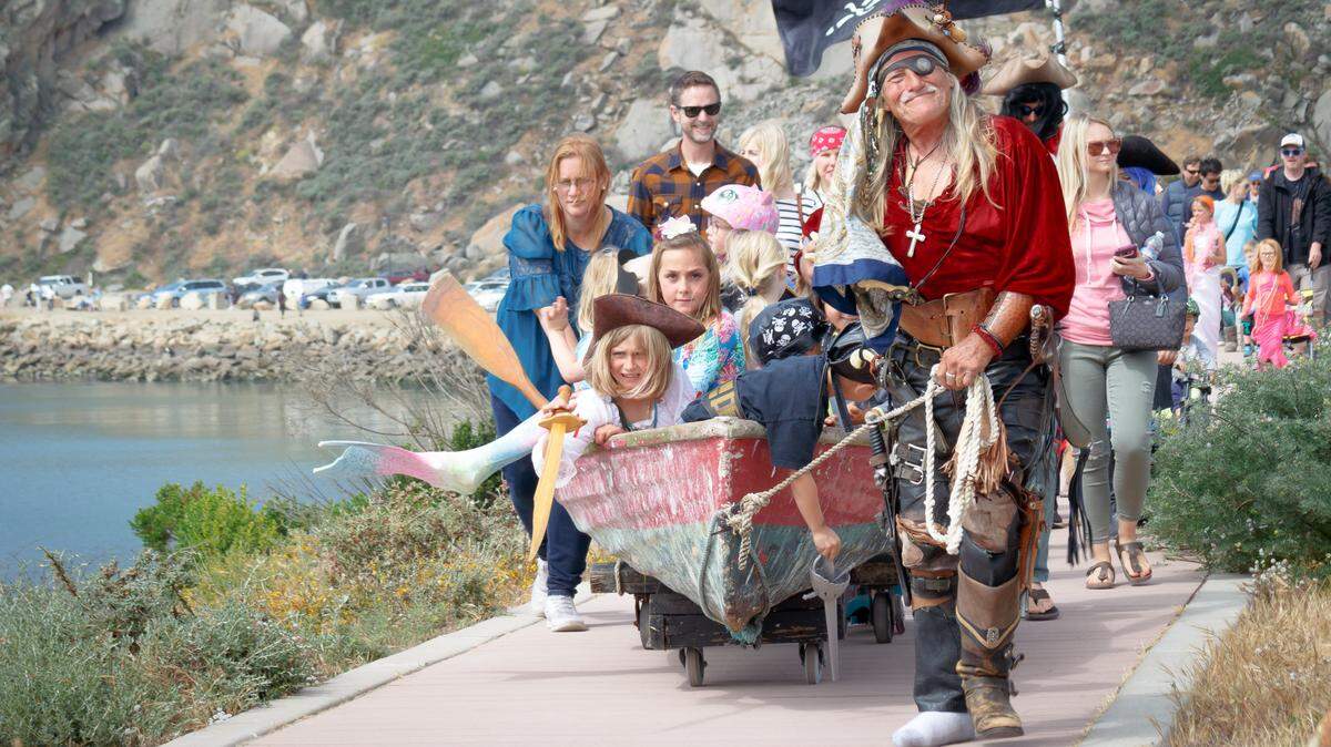 “Pyrate Steve” Yarling, a Morro Bay resident and street performer, gives kids a ride in his skiff on the bike path in Morro Bay. The skiff was stolen after this year’s Fourth of July Parade in Cayucos.