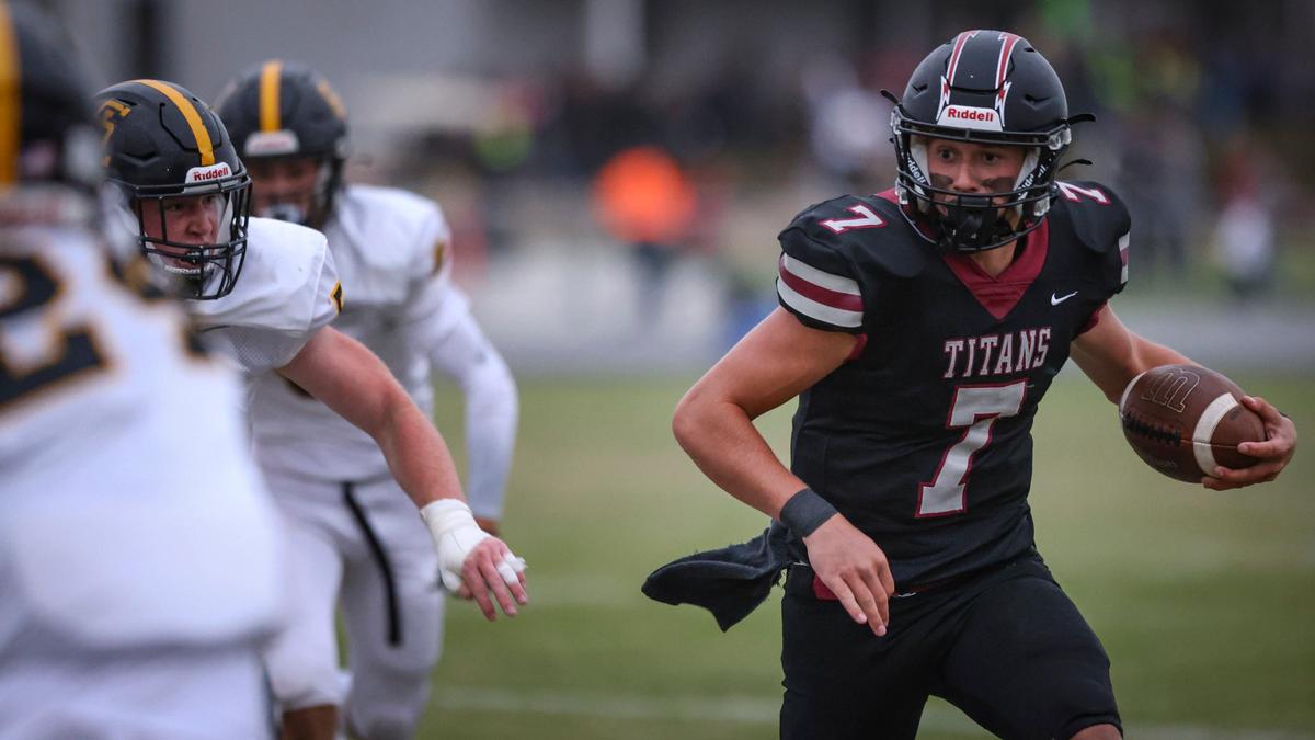 Blayne Lowry scrambles. A PG&E power outage in Nipomo postponed the football game between San Luis Obispo High School and Nipomo after a scoreless first quarter on Sept. 13, 2024.