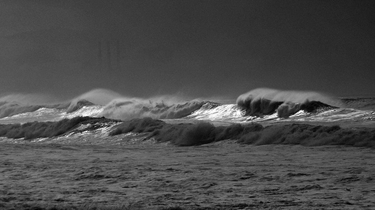 PG&E meteorologist John Lindsey shot this dramatic photo of ocean waves.