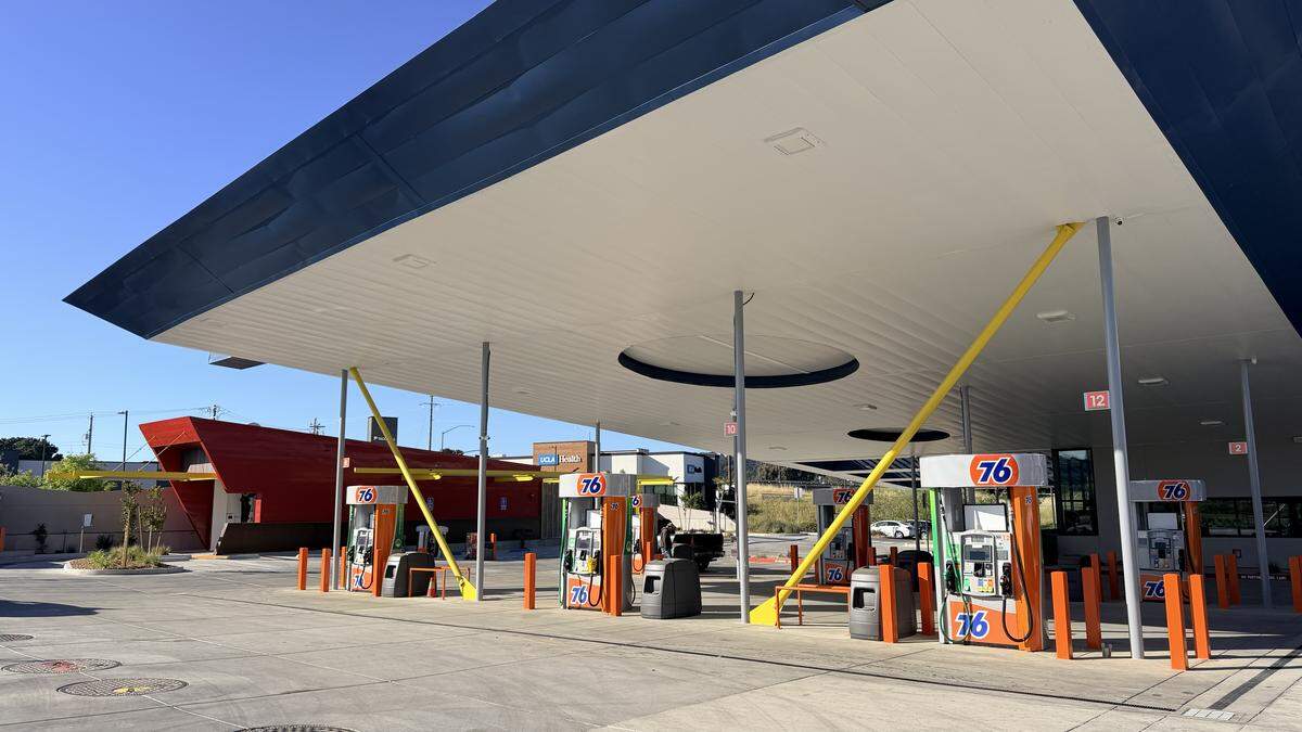 The Coastal Pit Stop gas station opened at 1860 El Camino Real in Atascadero. The station offers 76-brand gasoline from 12 pumps, along with a car wash and an indoor mini-mart.