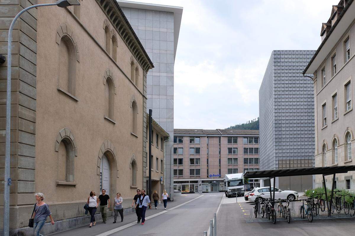 The modern building on the right is the Fine Arts Museum by architecture studio Barozzi Veiga in Chur, Switzerland.