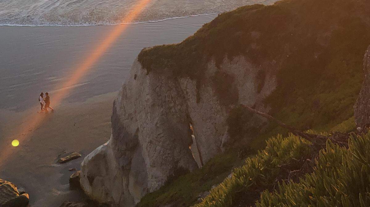 Do you know this couple? A photographer captured a picture of what appears to be a proposal in Pismo Beach, but he has had no luck trying to identify the people.