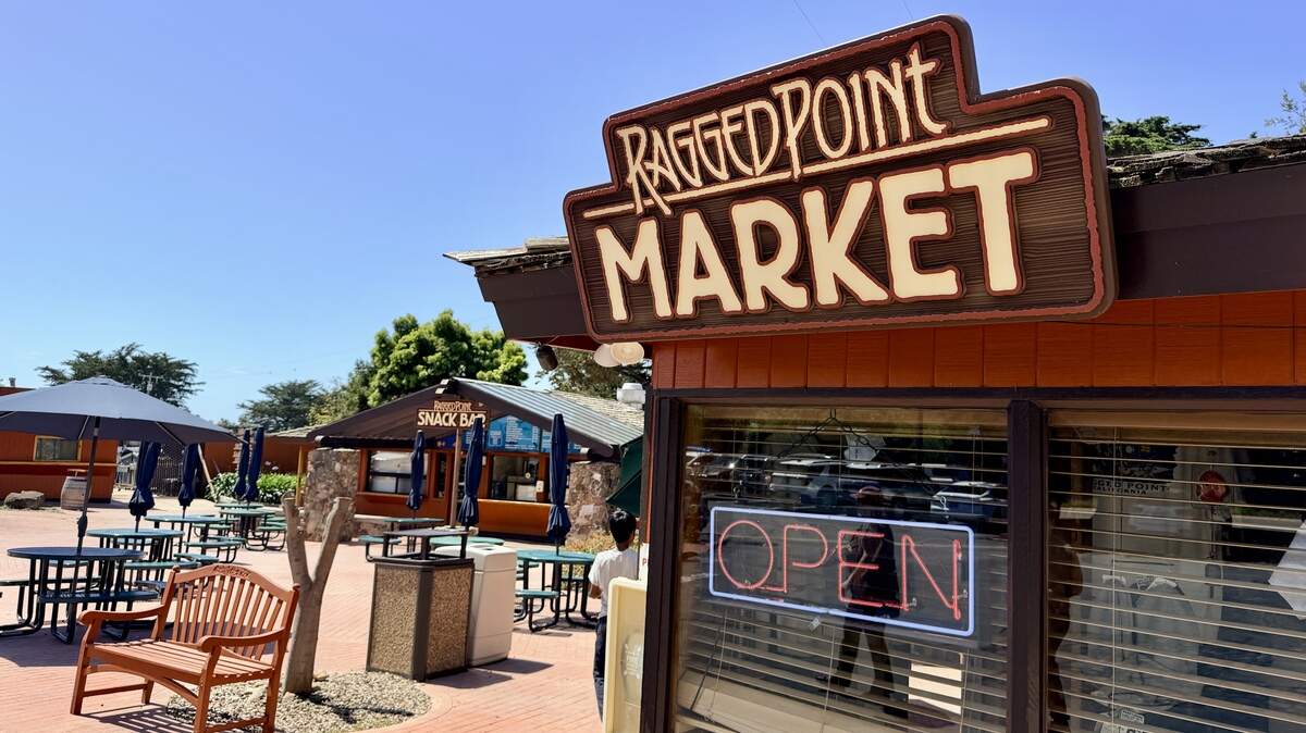 Ragged Point is a popular stop for travelers on Highway 1 to the Big Sur Coast.
