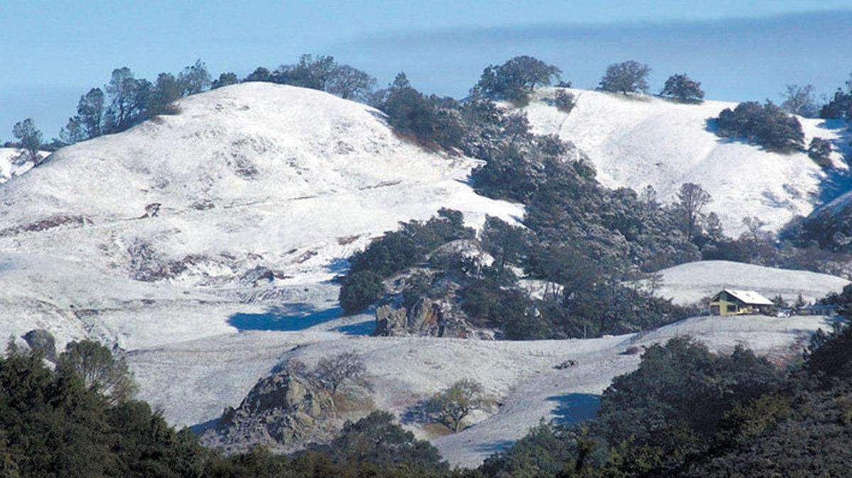 Feb. 19, 2006: These snow-covered Santa Lucia Mountains are seen looking north from Highway 46 West, just east of the road’s 1,760-foot summit.