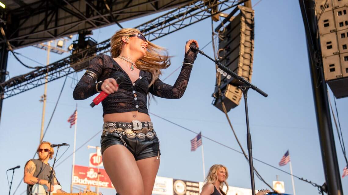 Country star makes local donation; sea lions damage gondola. Today’s top stories