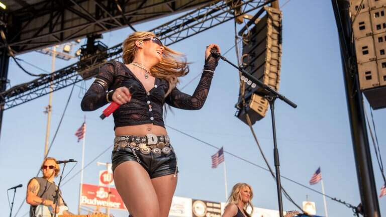 Country star makes local donation; sea lions damage gondola. Today’s top stories
