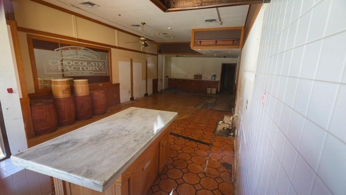 Rocky Mountain Chocolate Factory in San Luis Obispo on Higuera Street is closed and location is for lease as of March 2, 2023.
