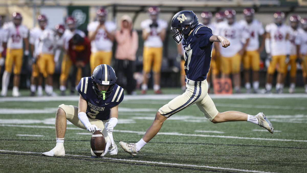 Micah Hoffman kicks point after touchdown as Joe Villa holds. holds Mission Prep beat Oxnard 22-19 in the first football game of the season on Aug. 22, 2025.