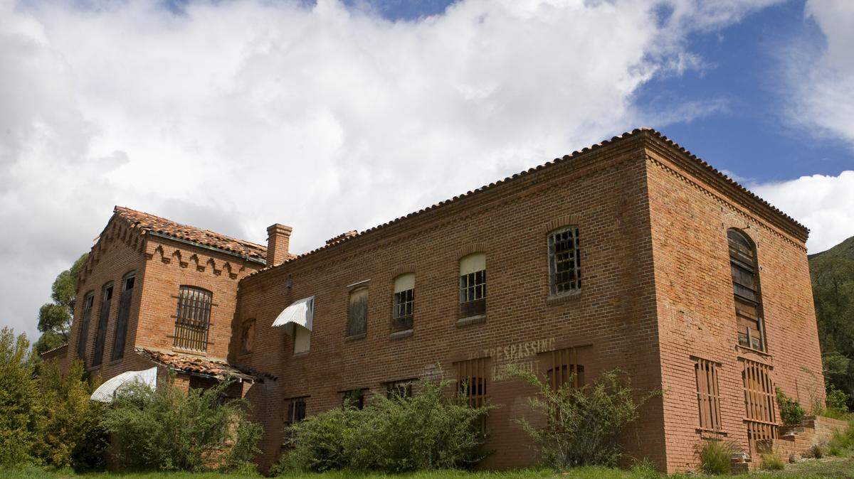 The old Sunny Acres building, off Bishop Street above Johnson Avenue in San Luis Obispo, is scheduled to be renovated into apartments.