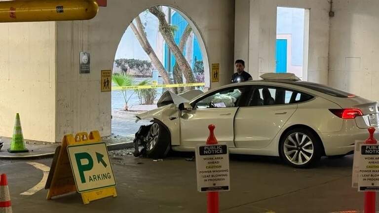 1 killed, 1 injured as car slams into wall at Central Coast parking garage