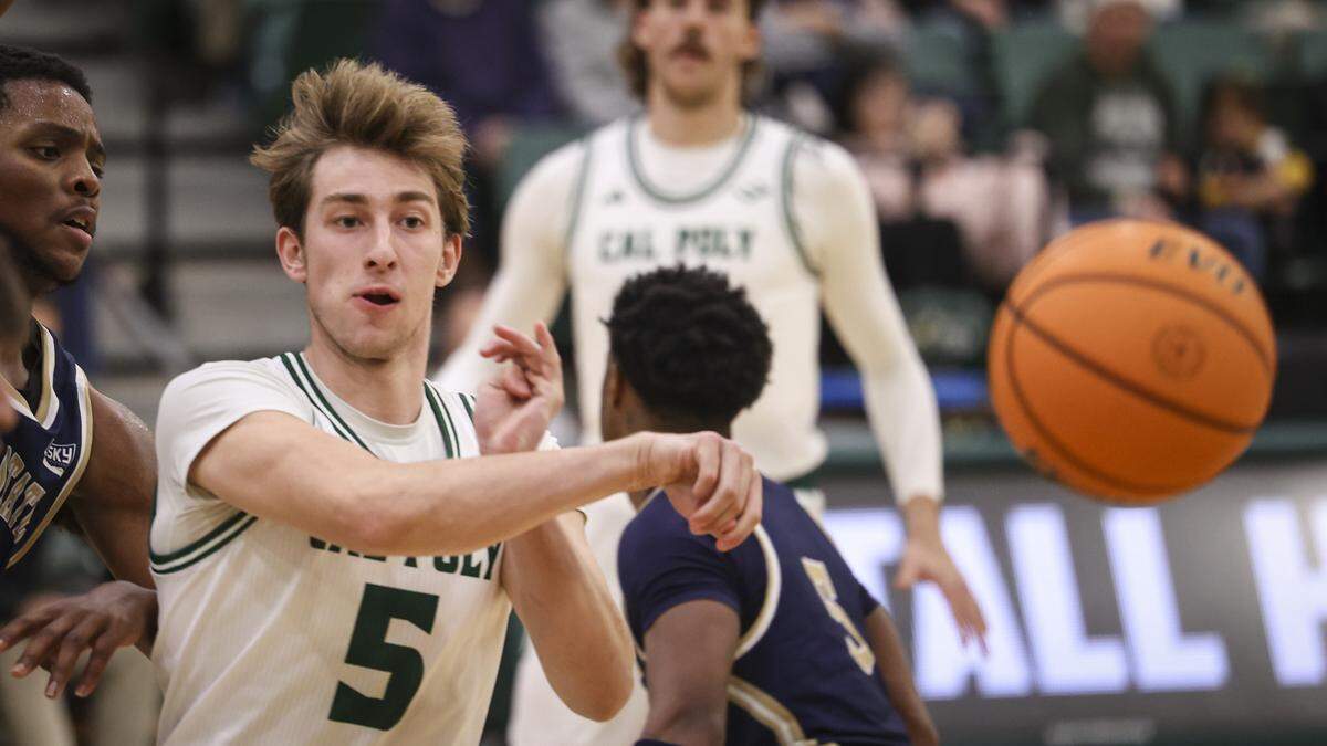 Guzman Vasilic passes. Montana State beat Cal Poly 83-80 in a men’s basketball game on Dec. 16, 2025.